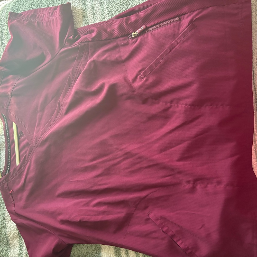 Koi basics scrub top